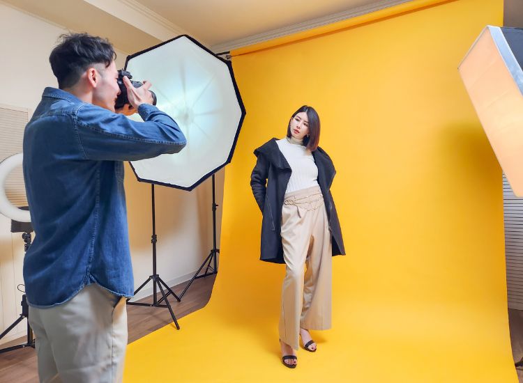 Fixbiz Technologies offers Influencer Marketing and Product Shoot in Varanasi.